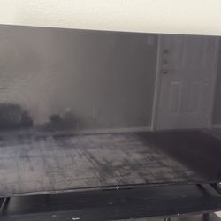 📺 55-Inch Roku Smart TV – Working Perfectly (Minor Crack)