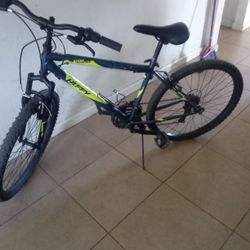 Nice Durable Huffy Mountain Bike. 26 Tires