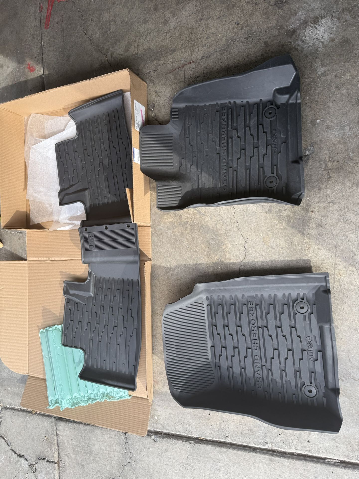 2016 To 2022 Jeep Grand Cherokee Oem Floor Mats