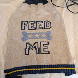 BRAND NEW BEAGLE STANDARD POODLE CUTE DOG SWEATER MEDIUM SIZE 17-22 INCHES  firm price pick up only 865 Ellsworth avenue right off of East Livingston 