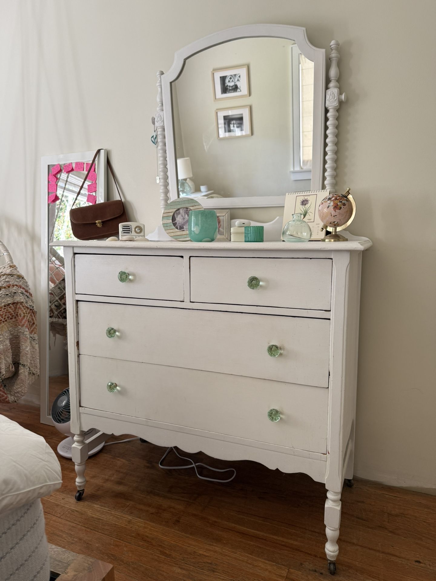 Girls White Antique 4-Drawer Dresser and Mirror