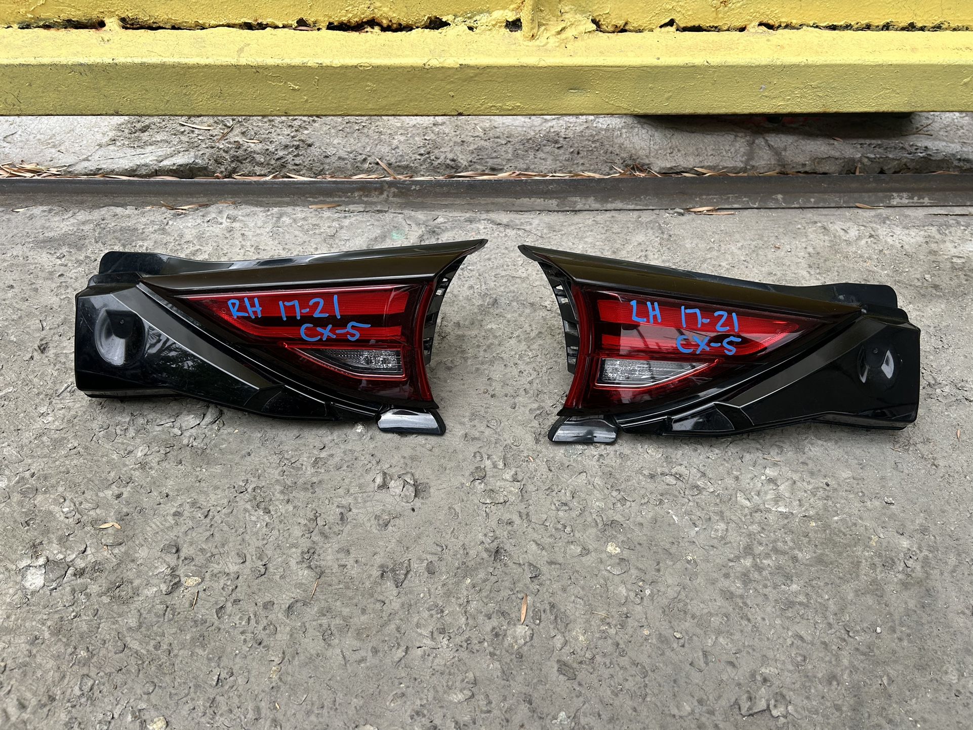 2017-2021 MAZDA CX-5 INNER TAIL LIGHTS OEM