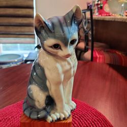 VINTAGE ROYAL ORLEANS PORCELAIN CAT