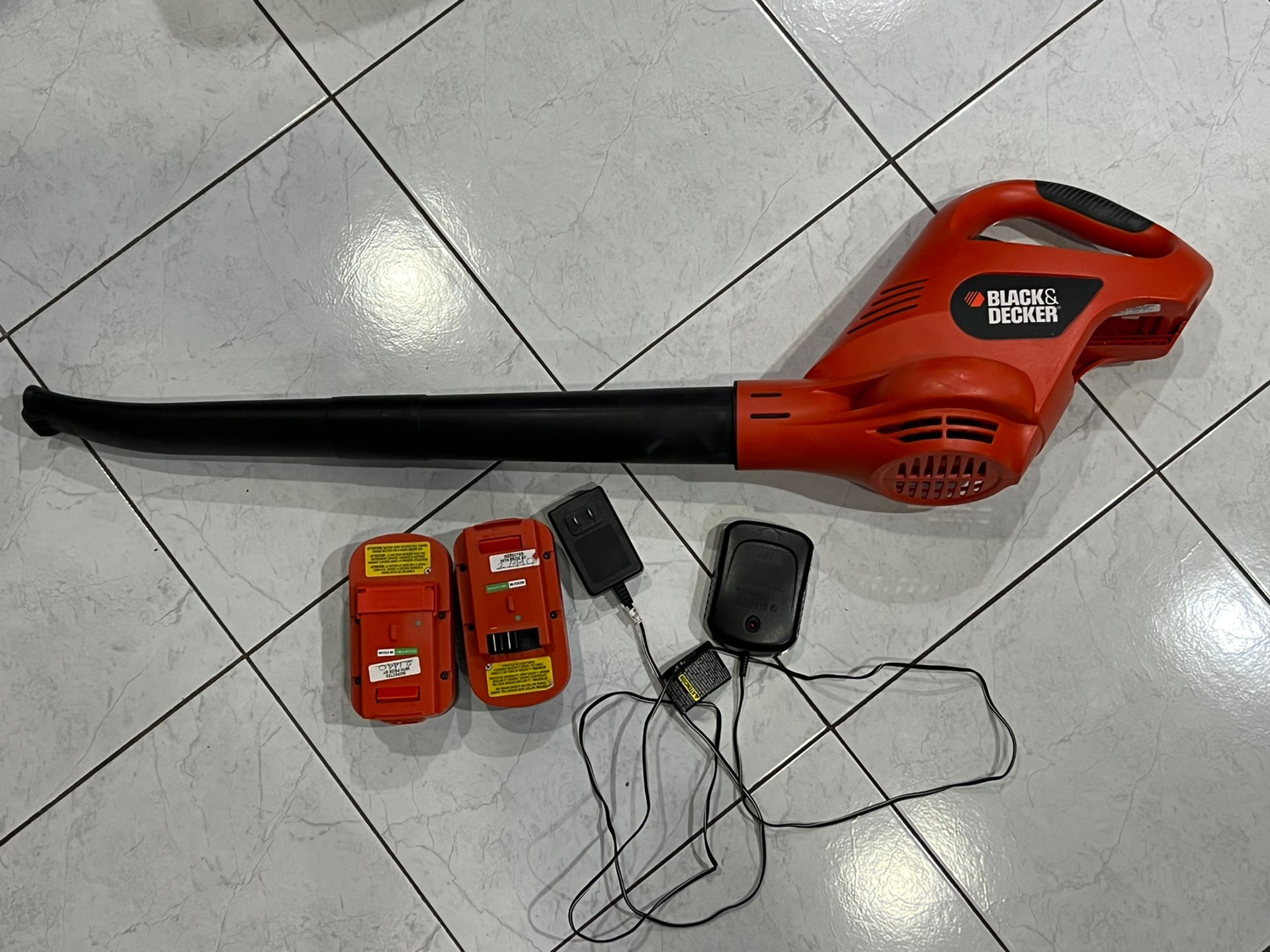 Black Decker 18v Blower w 2 batteries charger for Sale in Brooklyn NY OfferUp