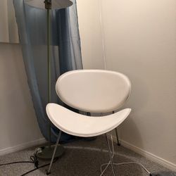 Modern Scandinavian Style Accent Chair 