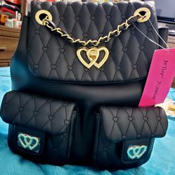 NWT Betsey Johnson Brand New Black Heart and Gold Chain Backpack Purse Backpack 