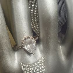 PANDORA Sparkling Teardrop Halo Ring 