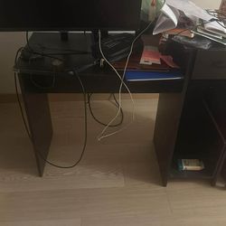 Free Desk (computer or student)