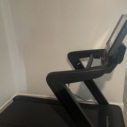 NordicTrack X32i Incline Treadmill – Like New