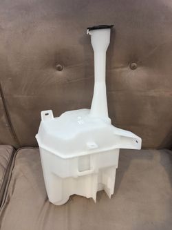 Windshield Washer Reservoir Camry ‘07-‘11 & Lexus Es350 ‘07-‘11. (283)