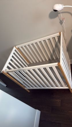 Mini crib + mattress
