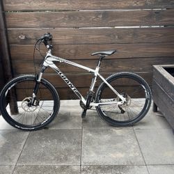 Giant White Mountain Bike