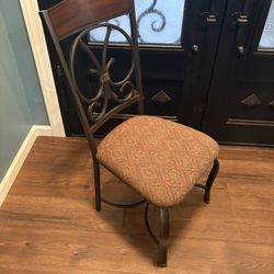 8 Dining Room Chairs 