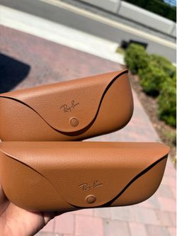 Ray-Ban’s Meta glasses leather case