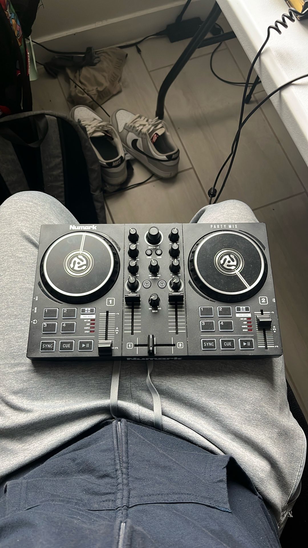 numark party mix Turntables