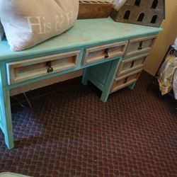 CUTE DISTRESS DESK AT PICKY PINCHERS 3643 5TH AVE N ST PETE OPEN TODAY NOON TO 6 FREE DELIVERY
