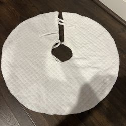 White pencil tree skirt 