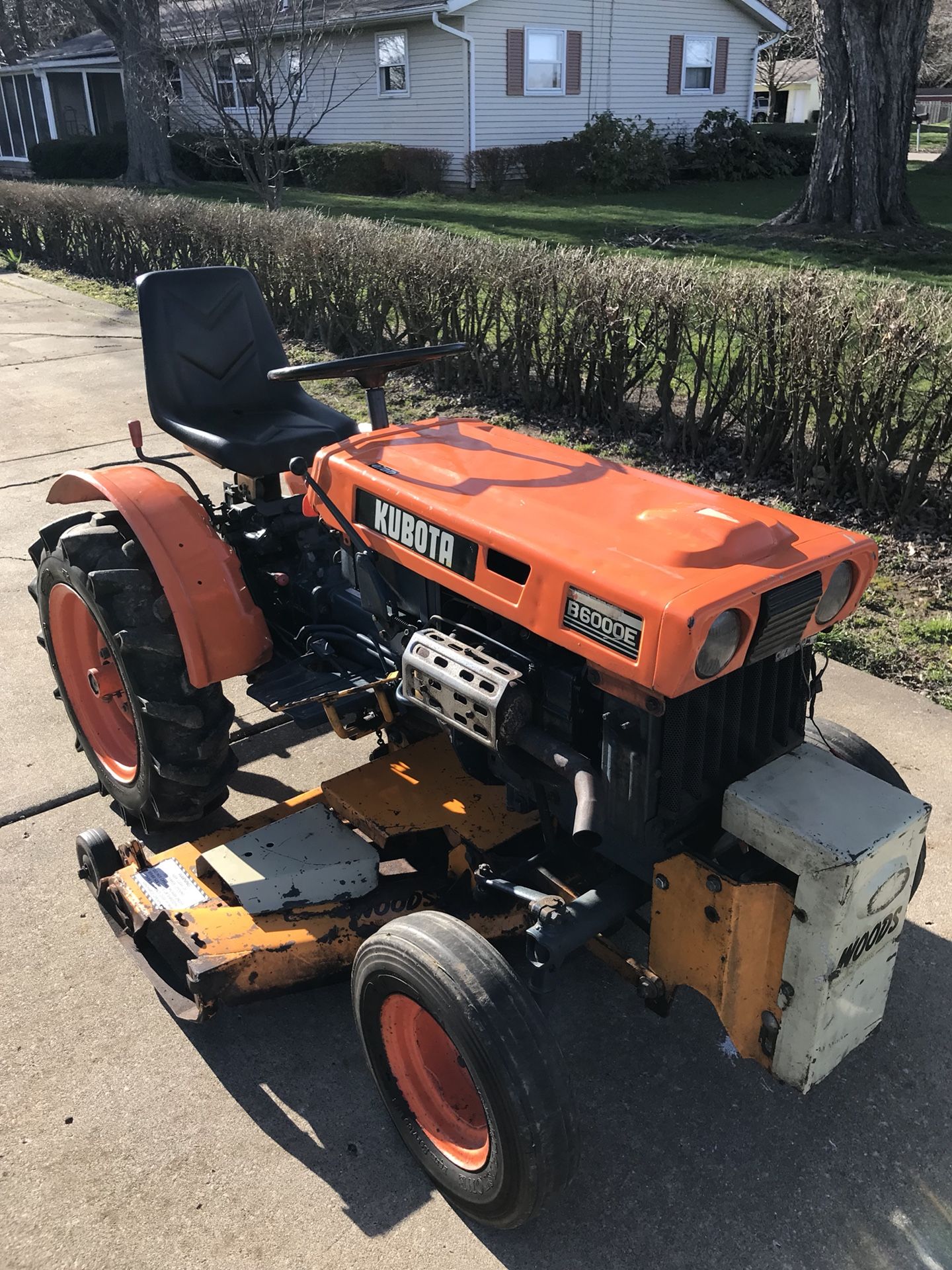 Kubota B6000e tractor