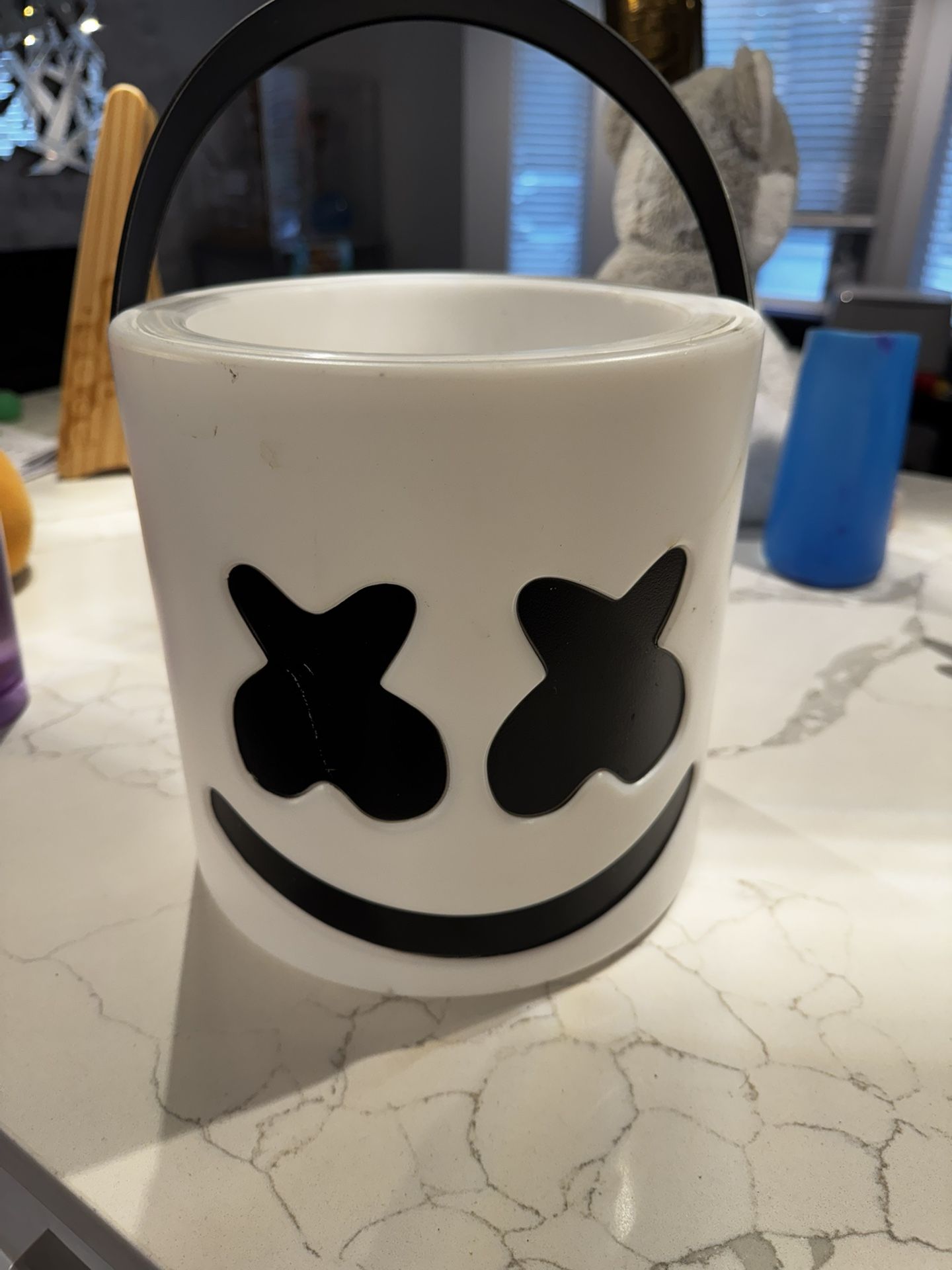 Marshmallow Halloween Candy Bucket
