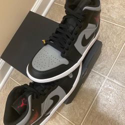 BRAND NEW JORDAN 1 MID “SHADOW RED” FOR SALE!!! MEN SIZE 10 $165