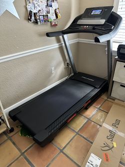 ProForm Treadmill iFIT Health Fitness 7 HD Screen for Sale in Miami FL OfferUp