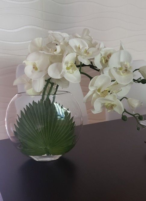 Luxury Near Natural Silk Orchids Flower In Moon Vase