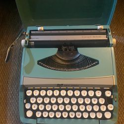Cute Antique Type Writer! Great Condition 