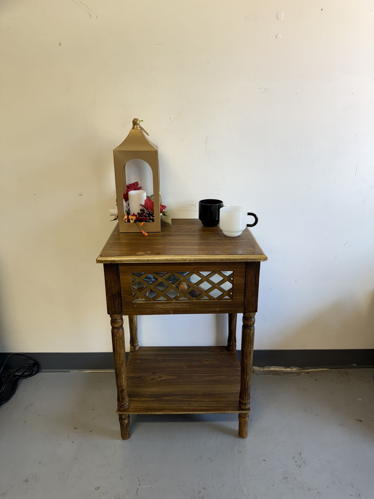 Entryway or Accent Table w/ Mirrored Drawer