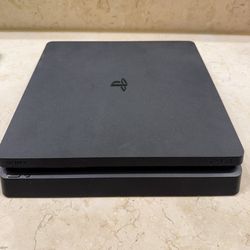 PS4 w/games And Controllers