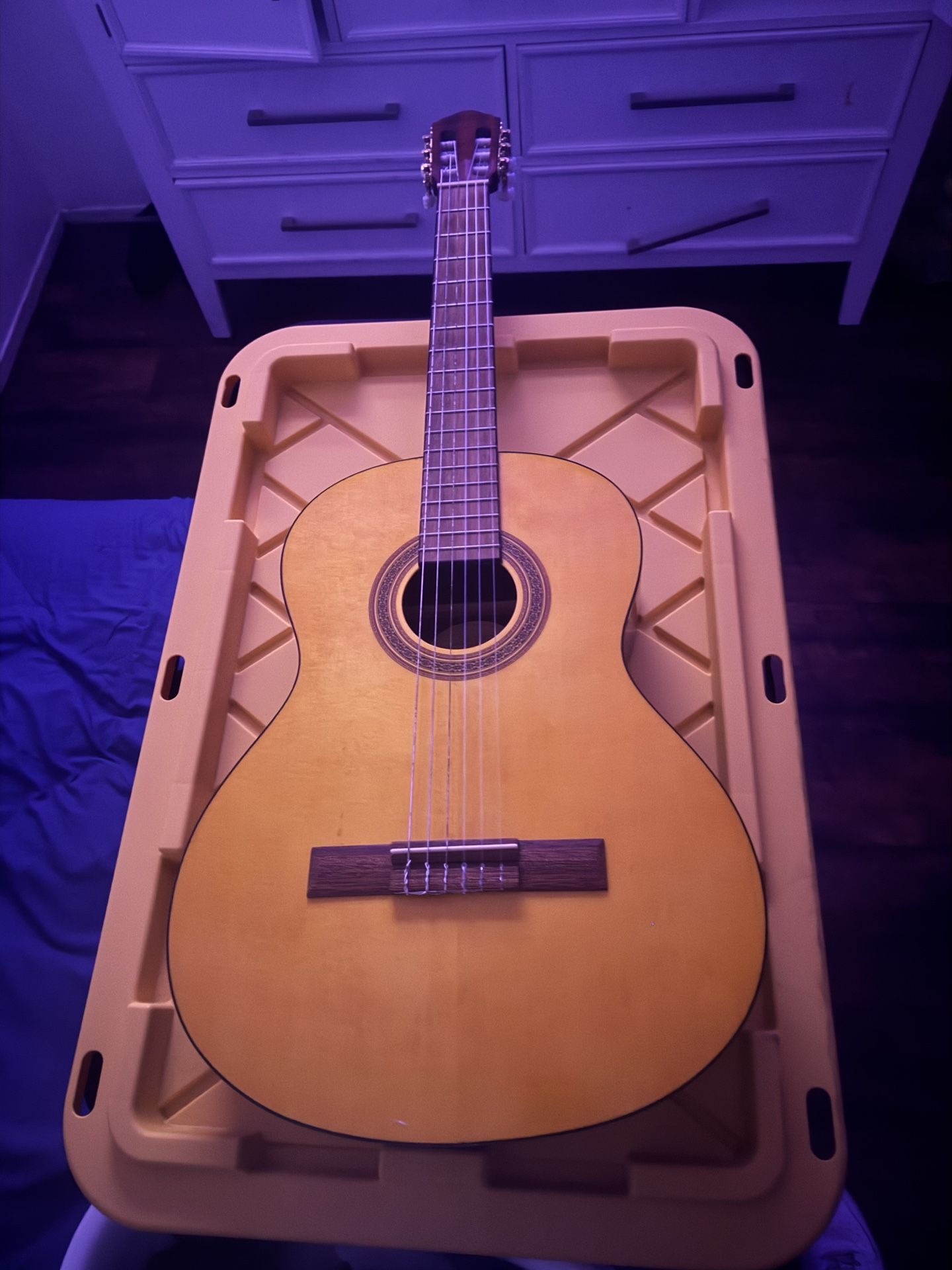 Lucero LC100 Classical Guitar
