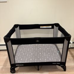 Graco pack and play with mattress pad and waterproof fitted sheet