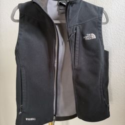 Women’s Medium North Face Vest