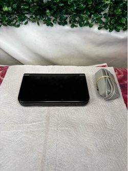 New Nintendo 3DS black XL gaming console