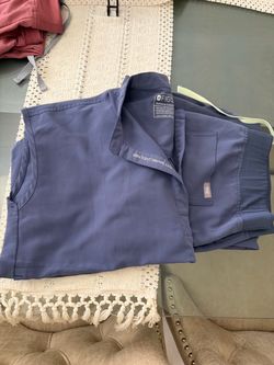 Figs scrubs