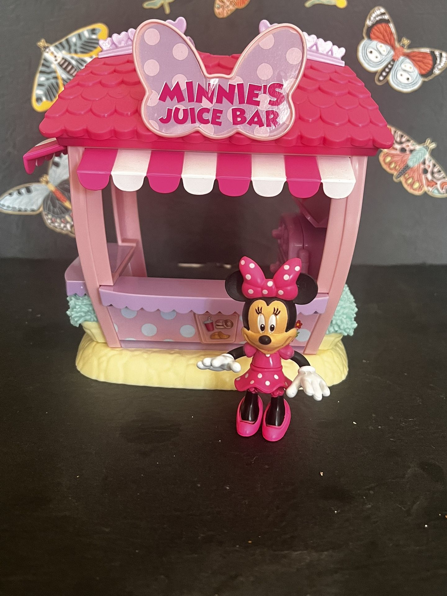 DISNEY  MINNIE’S JUICE BAR PLAYSET WITH ONE  MINNIE FIGURE