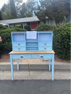 Curb alert! Free desk