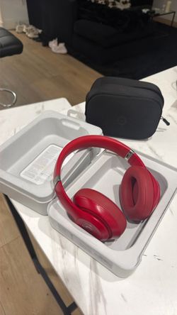 Beats Studio Pro Red