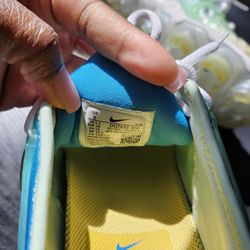 Size 8 Nike vapormax