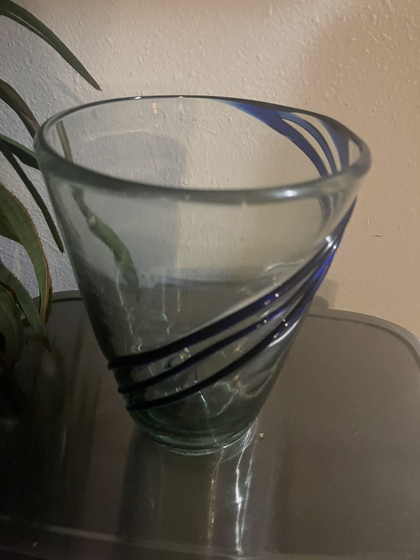 Vintage Kosta Boda Crystal Vase With Veins Of Glass Wrapped Around!  Mo Two The Same - Mint Condition 