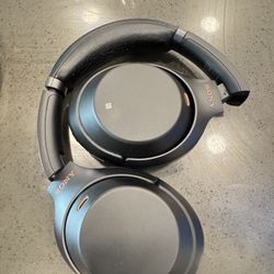 Black — Sony WH-1000XM3