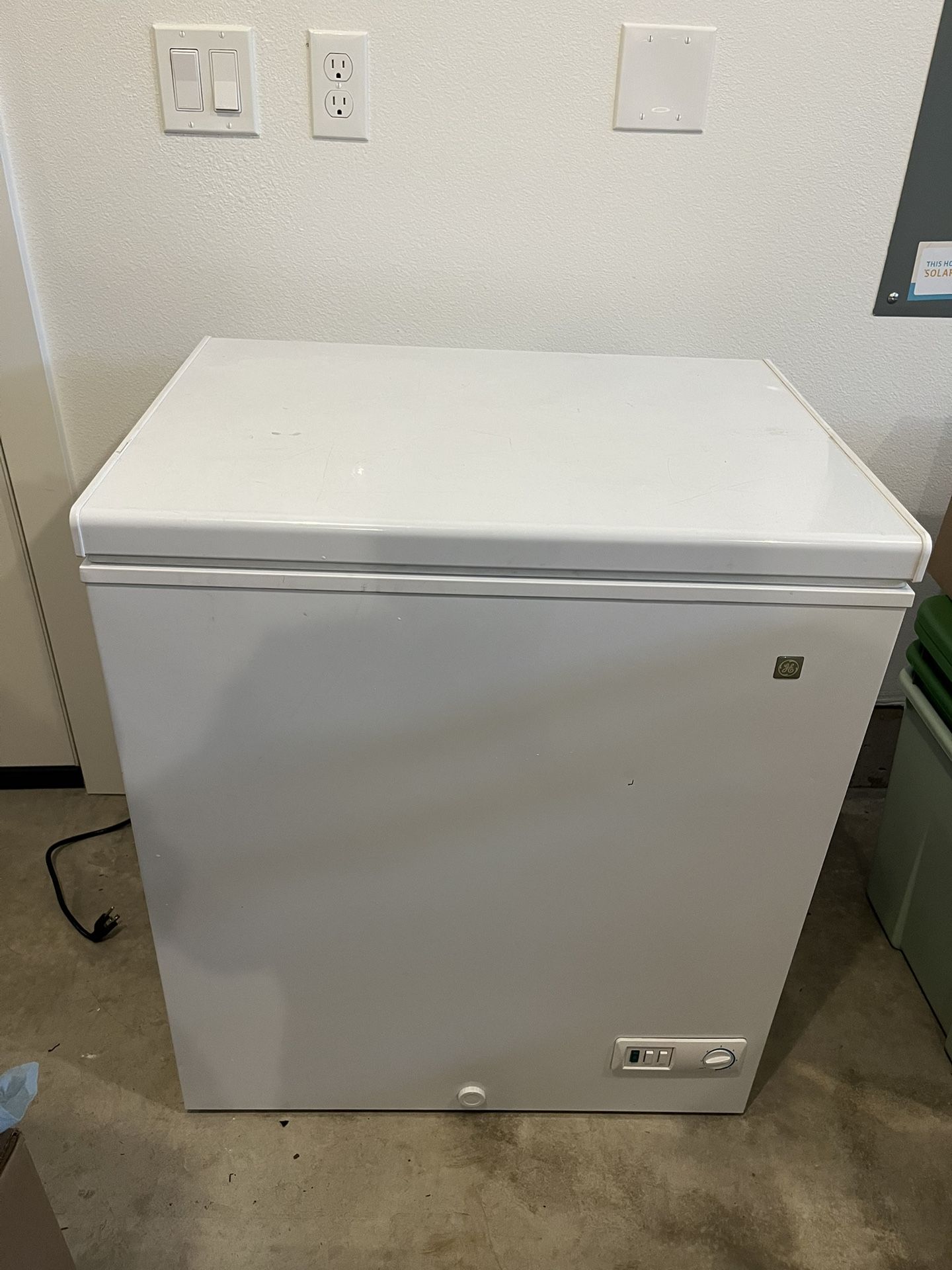 GE 5 Cubic Feet Deep Freezer