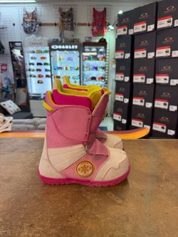 Burton boa size 5 snowboard boots located at Sin city snowboards