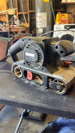 Speed belt sander