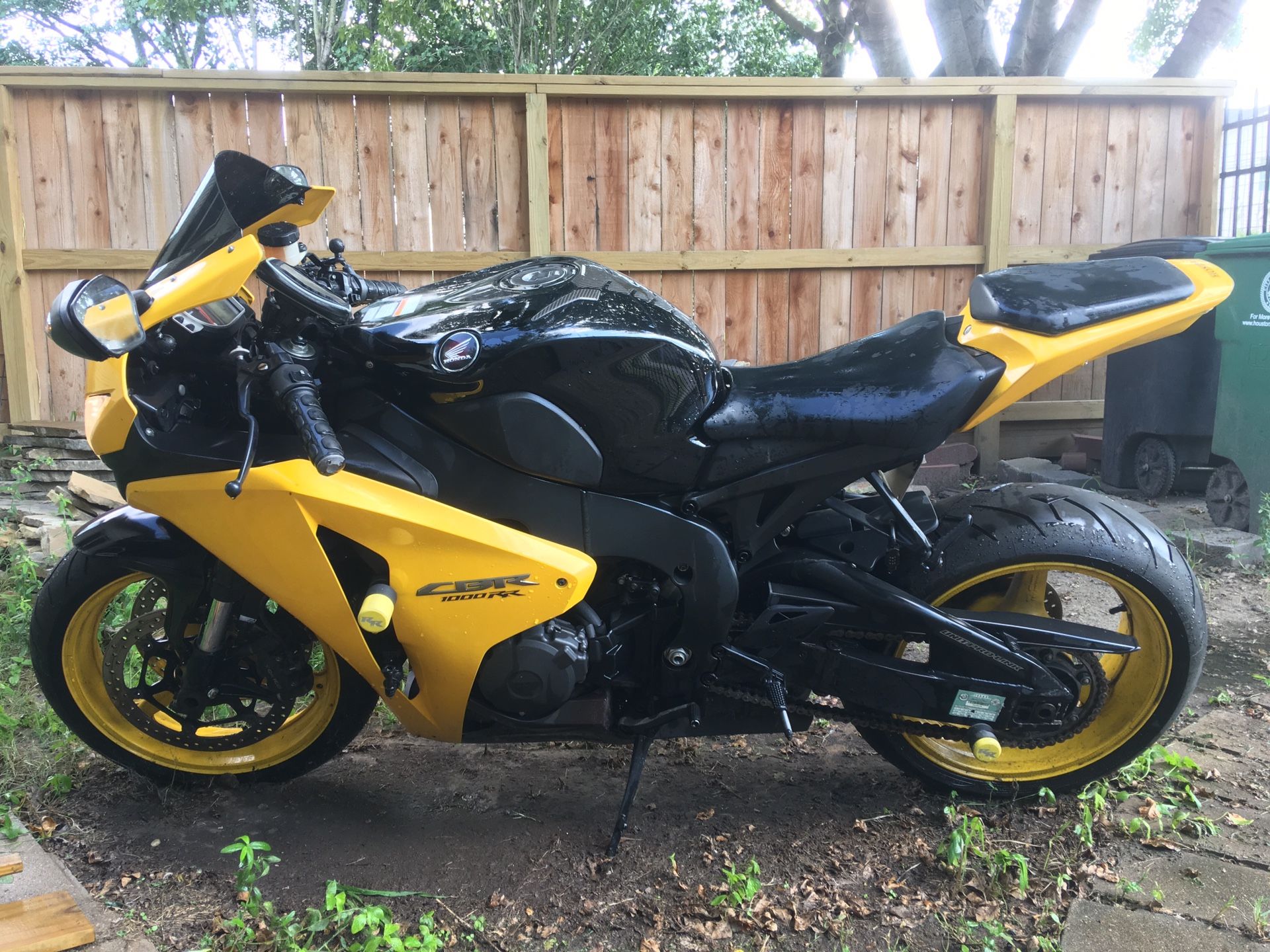 2008 Honda CBR1000rr motorcycle (yellow)