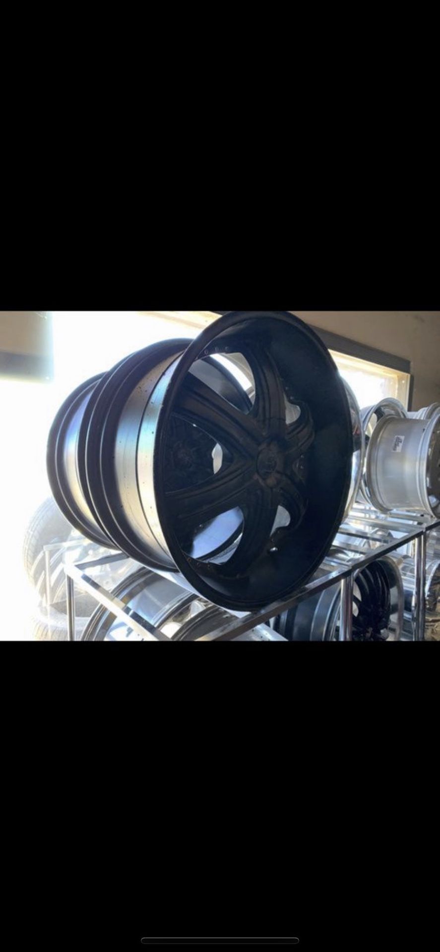 Dolce 22’ s rims only 6 lugs bolt pattern 6x5.5