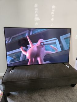 75 Inch Tv Brand New Movign . Need Gone Asap!!! 1000 Dollars Or Best Offer Come Tofay And Get It !!