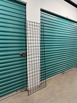 11 Gridwall Panels + Legs, Baskets, Shelves & Hooks – Complete Retail Display