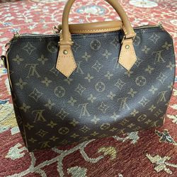 Louis Vuitton Grenelle Tote White M57680 27x19x11cm for Sale in  Nacogdoches, TX - OfferUp