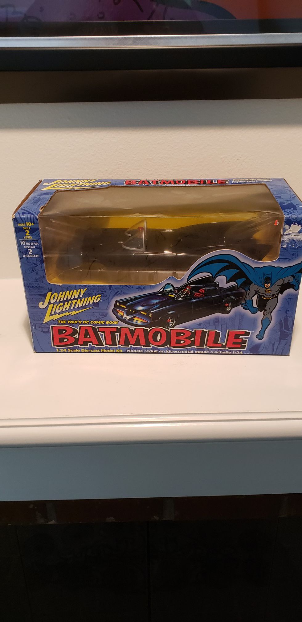 Vintage Johnny Lightning 1960's DC Comic Books 1:24 Diecast Batmobile Replica. UNOPENED!