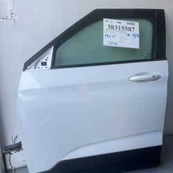 2019-2022 Chevrolet Trailblazer LH Driver Front Door Assembly WHITE 